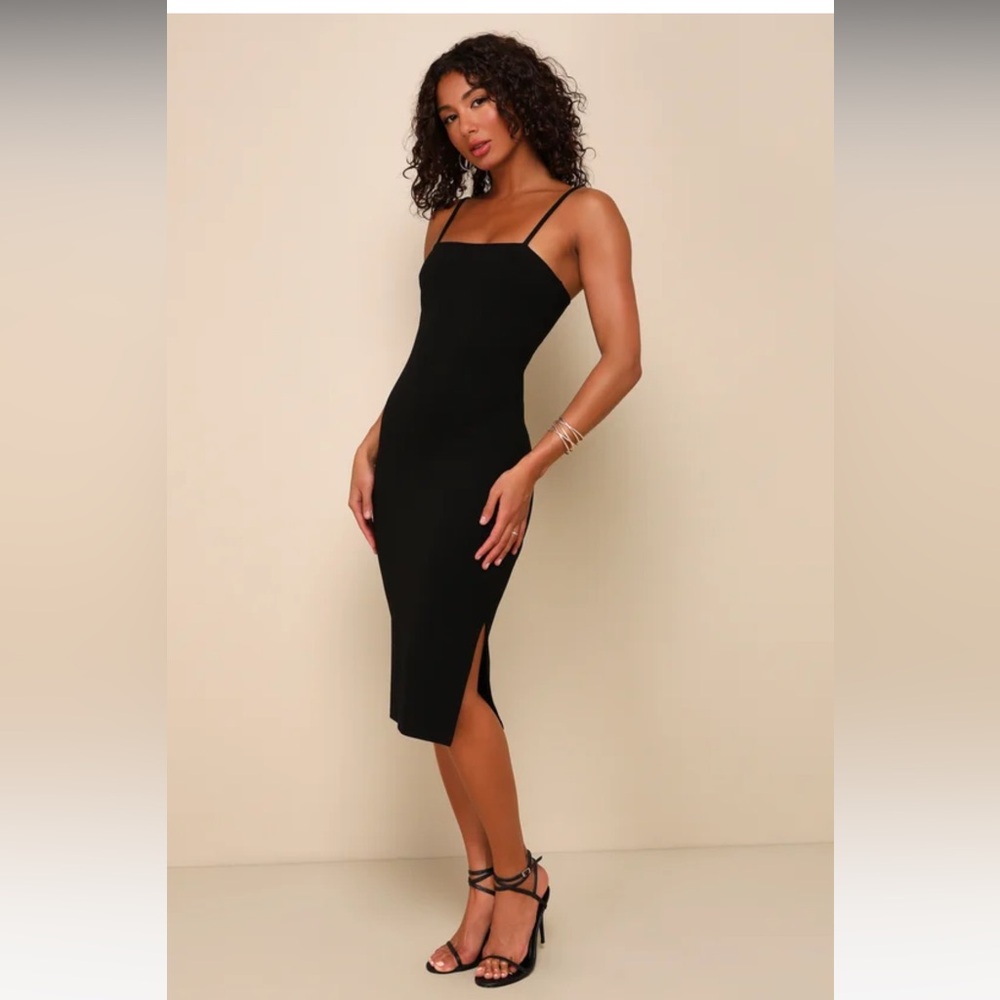 Lulu’s fitted midi dress with slit